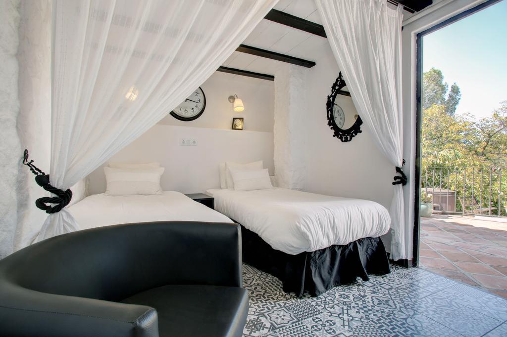 Jardines De La Reina Boutique Bed & Breakfast Marbella Room photo